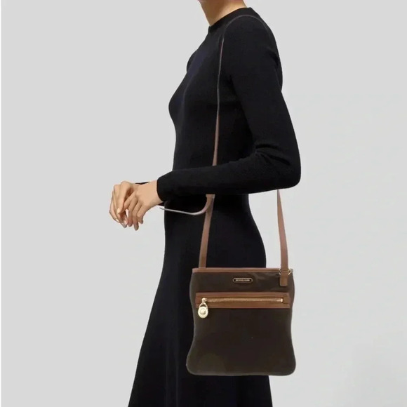 Michael Kors NWOT Color block Nylon/Leather Crossbody Graphite/Black Lock - Picture 12 of 12